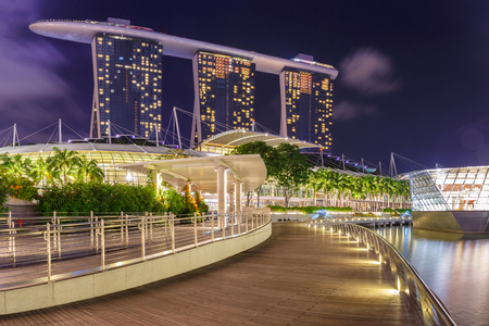 27 JUNE 2016 : Building in Singapore at night view of Marina Bayのeditorial素材