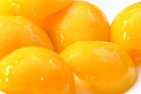 close up of canned peaches on plateの写真素材