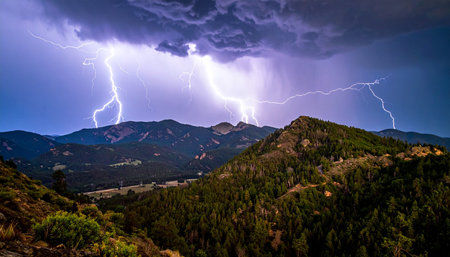 Thunderstorm over the mountains in the Sierra Nevada, California, USAの素材