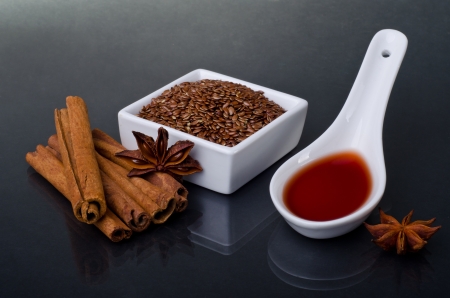 Star anise, cinnamon and flaxの写真素材