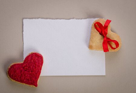 Red Cookies-hearts with empty card on tableの写真素材