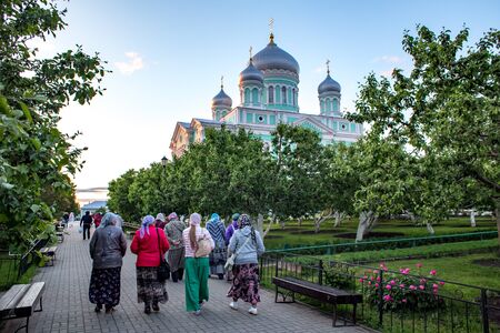 Diveevo, Nizhny Novgorod region, Russia - June 10, 2018: Pilgrims in the Holy Trinity Seraphim-Diveevo Conventのeditorial素材