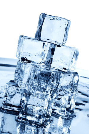 Ice cubes in blue huesの写真素材