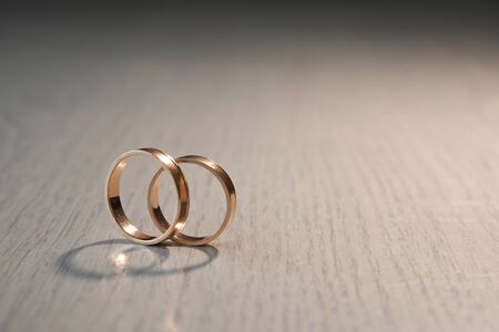 Two wedding rings on wood backgroundの写真素材