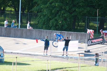 KLAIPEDA, LITHUANIA  26/05/2012: International junior bicycle race Auksines kopos 2012 (Golden Dunes 2012)のeditorial素材