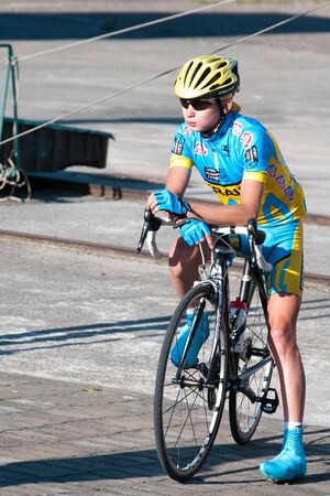 KLAIPEDA, LITHUANIA  26/05/2012: International junior bicycle race Auksines kopos 2012 (Golden Dunes 2012)のeditorial素材