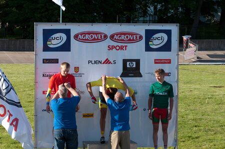 KLAIPEDA, LITHUANIA  26/05/2012: International junior bicycle race Auksines kopos 2012 (Golden Dunes 2012)のeditorial素材