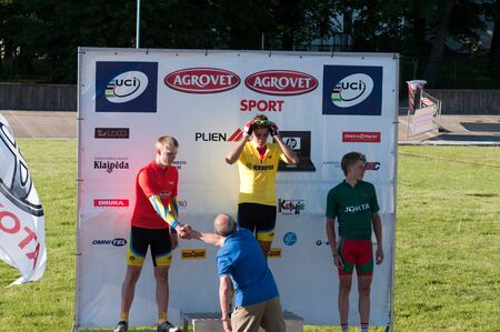 KLAIPEDA, LITHUANIA  26/05/2012: International junior bicycle race Auksines kopos 2012 (Golden Dunes 2012)のeditorial素材