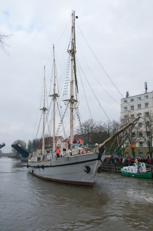 KLAIPEDA, LITHUANIA  NOVEMBER 10: Klaipeda city symbol barquentine "Meridianas"  on a river stretch between two drawbridges on the way to the major overhaul  on November 10, 2012 in Klaipeda.のeditorial素材