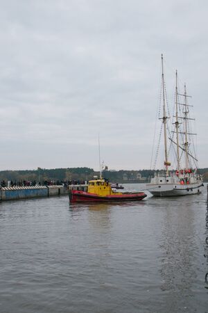 KLAIPEDA, LITHUANIA  NOVEMBER 10: Klaipeda city symbol barquentine "Meridianas"  at the river mouth on her way to the major overhaul  on November 10, 2012 in Klaipeda.のeditorial素材