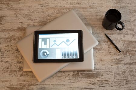 Business Analytics with a Tablet PC and a closed Laptops