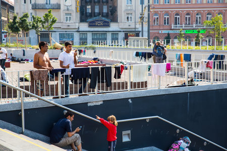 BUDAPEST, HUNGARY - AUGUST 31: Refugees and illegal immigrants stranded at the eastern Train Station on August 31, 2015 in Budapest, Hungary.のeditorial素材