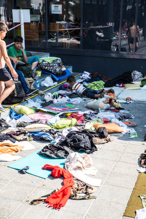 BUDAPEST, HUNGARY - AUGUST 31: Refugees and illegal immigrants stranded at the eastern Train Station on August 31, 2015 in Budapest, Hungary.のeditorial素材