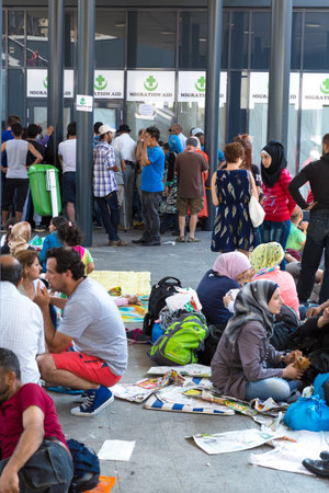 BUDAPEST, HUNGARY - SEPTEMBER 01: Stranded Refugees waiting to obtain support and medical care at the eastern Train Station Keleti Palyudvar on September 01, 2015 in Budapest, Hungary.のeditorial素材