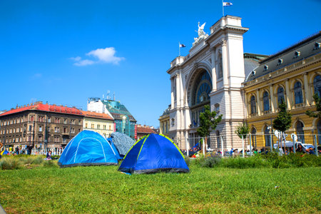BUDAPEST, HUNGARY - SEPTEMBER 04: Stranded Refugees in front of the eastern Train Station Keleti Palyudvar on September 04, 2015 in Budapest, Hungary.のeditorial素材