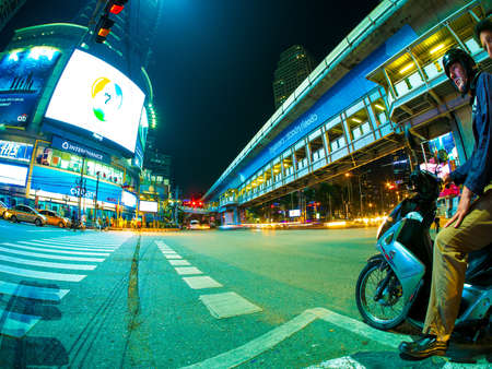 BANGKOK, THAILAND - JANUARY 21, 2016: View on traffic and public transport on January 21, 2016 in Bangkok, Thailand.のeditorial素材