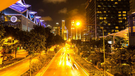 SINGAPORE - FEBRUARY 15: View of the traffic at night in the city on February 15, 2016 in Singapore, Singapore.のeditorial素材