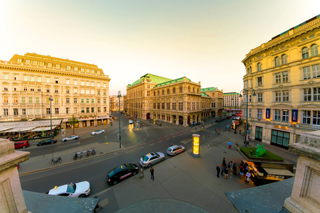 View of the Vienna State Opera during sunsetのeditorial素材