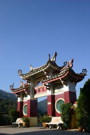 An archway to a Chinese templeの写真素材
