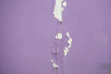 crack old peel violet concrete wall textureの写真素材