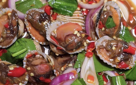 a photography of a plate of food with a lot of vegetables, plate of food with a variety of vegetables and meats.の写真素材