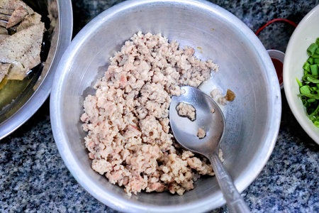 mix all ingredients in a large bowl.の写真素材