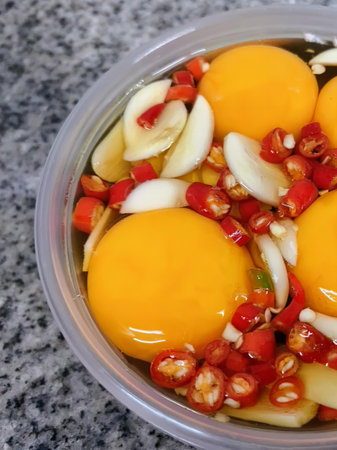 a photography of a bowl of eggs and onions on a table.の写真素材
