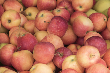 apple at market