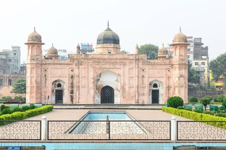 DHAKA, BANGLADESH - November 28, 2015: Visiting mausoleum of Bibipari in Lalbagh fort in Dhaka, Bangladesh.のeditorial素材