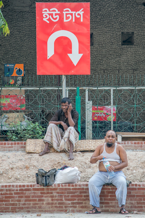 Dhaka, Bangladesh - April 29, 2016: Slum people located  Kamalapur Rail Stationのeditorial素材