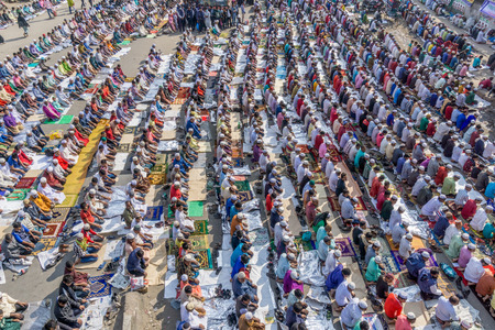 Dhaka, Bangladesh - January 13, 2017: Unindentified muslims are attending biswa ijtema at Tongi, dhaka, Bangladesh.のeditorial素材