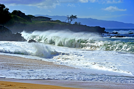 Large waves roll in on the North Shore of Oahuの写真素材