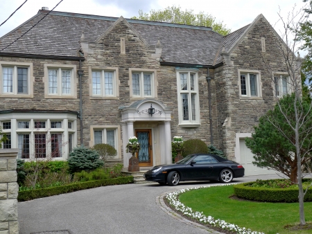 Lake Forest, Illinois, USA, August, 2011, old English style stone house with circular drivewayのeditorial素材