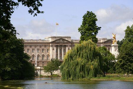 London, England, Buckingham Palace from St. James's Parkのeditorial素材