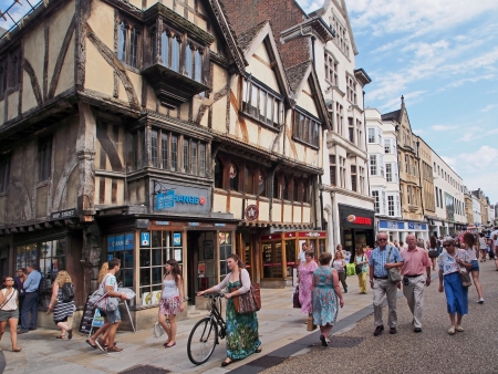 Crowded pedestrian shopping street, Oxford, 2013のeditorial素材