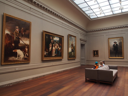 Viewing the paintings, National Gallery, Washington, 2014のeditorial素材