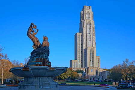PITTSBURGH - NOVEMBER 2019:  University of Pittsburgh's Cathedral of Learning skyscraper and  Schenley Park Memorial Fountain dating from 1889.のeditorial素材