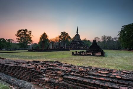 Stupa at Dawn in Srisatchanalai, Thailandの写真素材