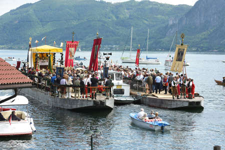 Corpus Christi procession on Lake Traunsee in Traunkirchen in the Salzkammergut (district of Gmunden, Upper Austria, Austria) - Since 1632 the Corpus Christi procession has been carried out by boat on the water, on Lake Traunseeaunsee.のeditorial素材