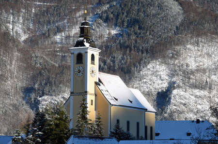 Church in GrÃ¼nau in winter (Salzkammergut, Gmunden District, Upper Austria, Austria)のeditorial素材