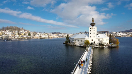 The Ort lake castle on an island on Lake Traunsee in Gmunden in winter with snowのeditorial素材