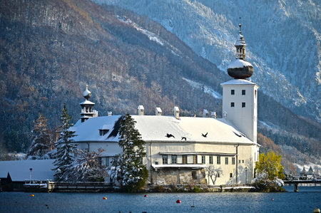 The Ort lake castle on an island on Lake Traunsee in Gmunden in winter with snowのeditorial素材