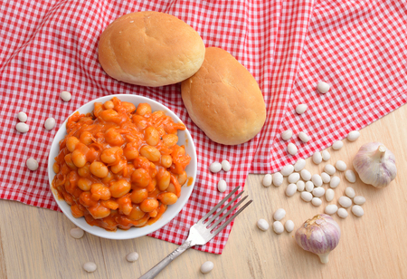 Baked beans with tomatoes and garlik