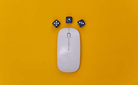 online casino. Pc mouse and dice on a yellow background. top viewの写真素材