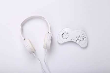 White headphones and gamepad on white background. creative music layout. top view. flat layの写真素材