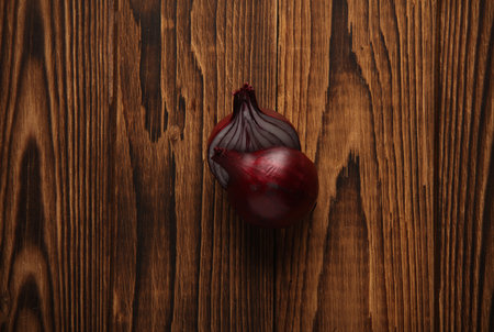 Red onion on a wooden background. Top viewの写真素材