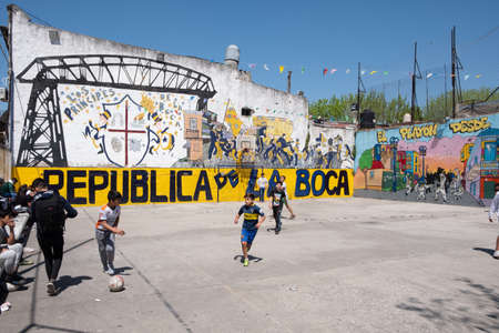 BUENOS AIRES, ARGENTINA - OCTOBER 2018: Football playing children in La Boca area, Boca Juniorsのeditorial素材
