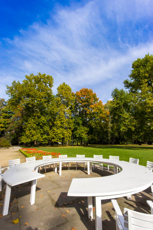 the round tableのeditorial素材