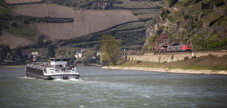 Schiffahrt auf dem Rhein