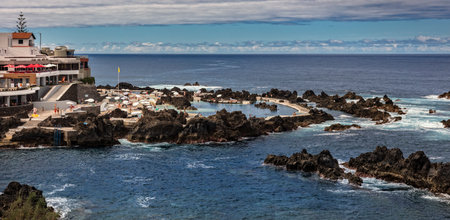 Meerwasserpool in Porto Moniz, Madeira, Portugal, Europaのeditorial素材